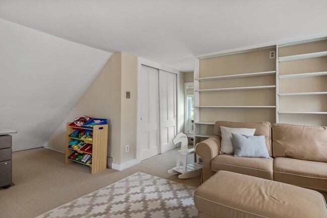 Photo - 281 Dennett St