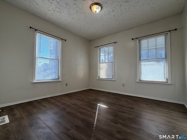 468 Noble Ave