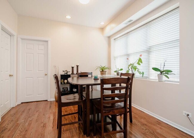 Photo - 4301 N Troy St Unit 1