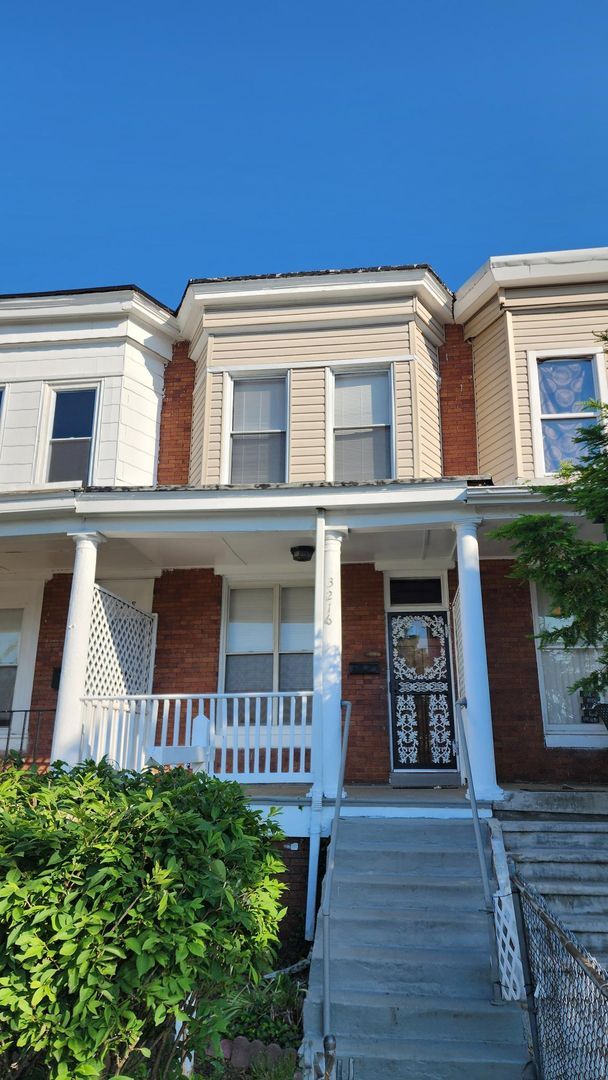 Building Photo - Beautiful 2.5 Bedroom 1.5 Bathroom West Baltimore Town Home
