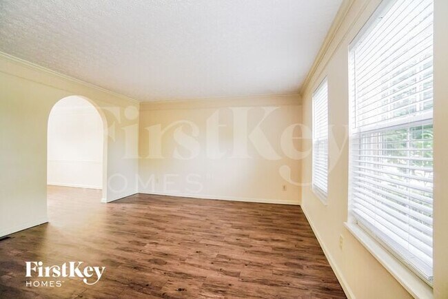 Photo - 784 Middlebury Way