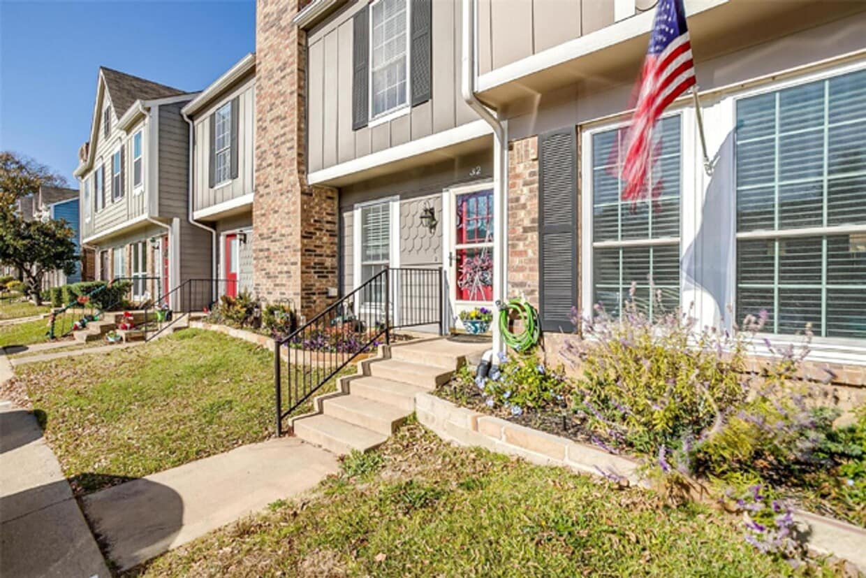 Lovely 2-1.5 Townhome in Euless! HOA cover... - Lovely 2-1.5 Townhome in Euless! HOA cover...