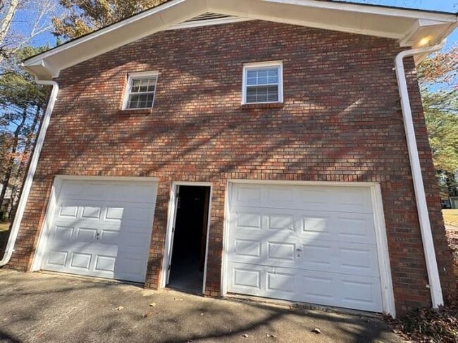 Photo - 2490 Trent Dr NE