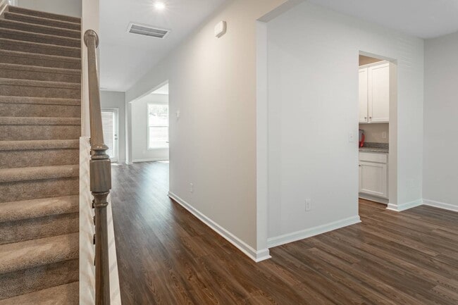 Photo - 421 Midland Pnes Dr