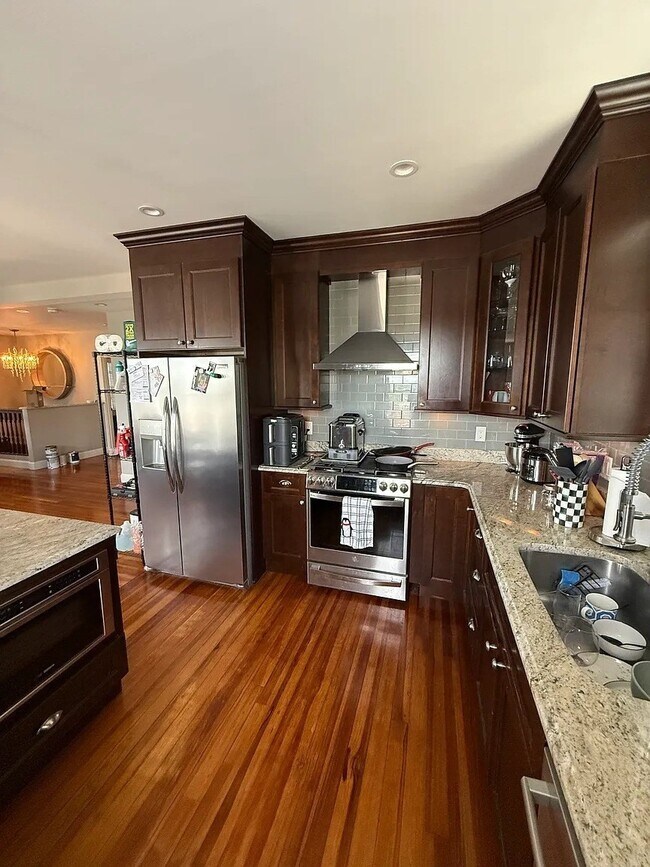 107 Neponset Ave