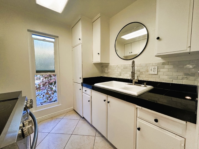 Photo - 1040 W MacArthur Blvd Unit 144