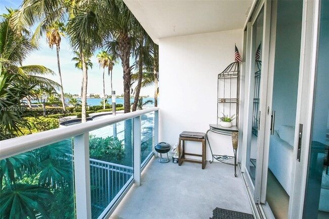 Building Photo - 7501 E Treasure Dr Unit 1H