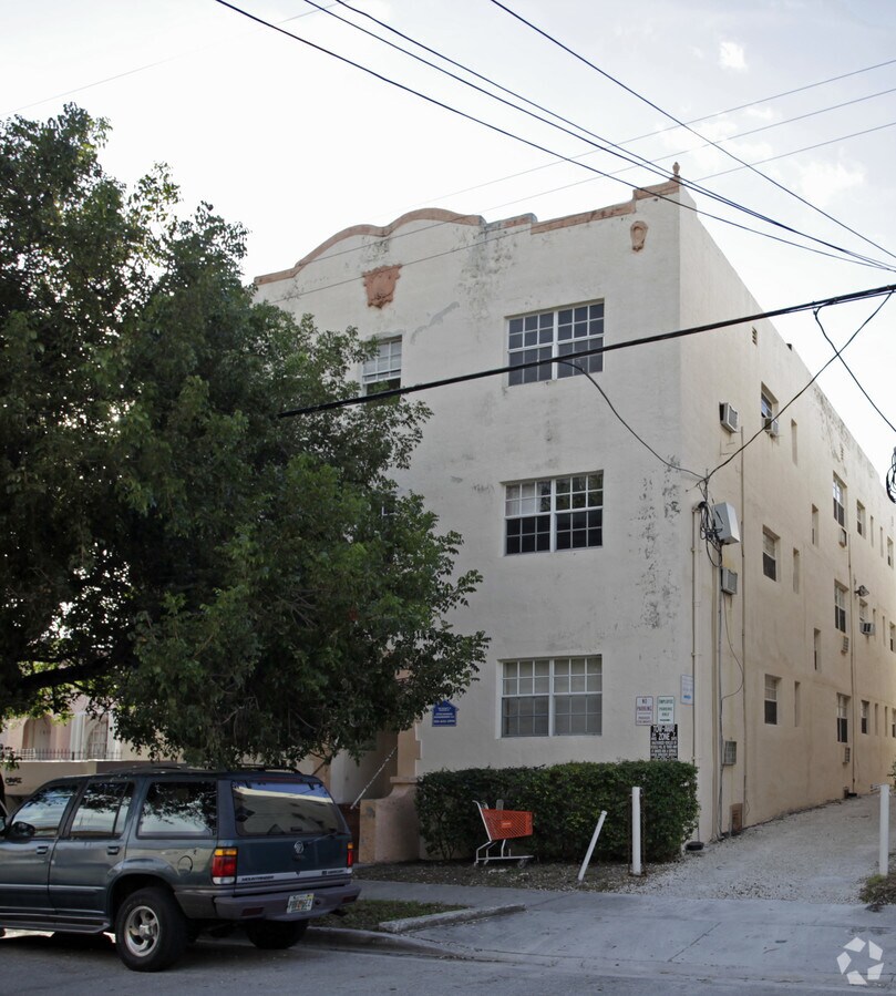 Photo - 1444 SW 5th St Apartments