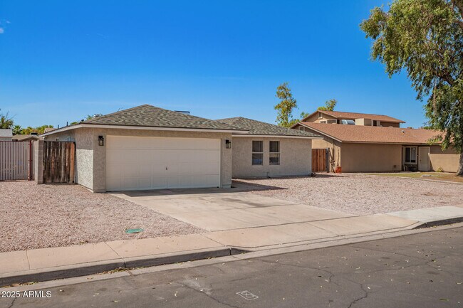 Photo - 155 W Hunter St