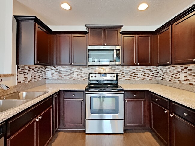 Photo - 123 Farmbrook Ct