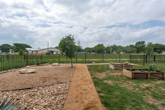 Photo - 418 Stagecoach Trail