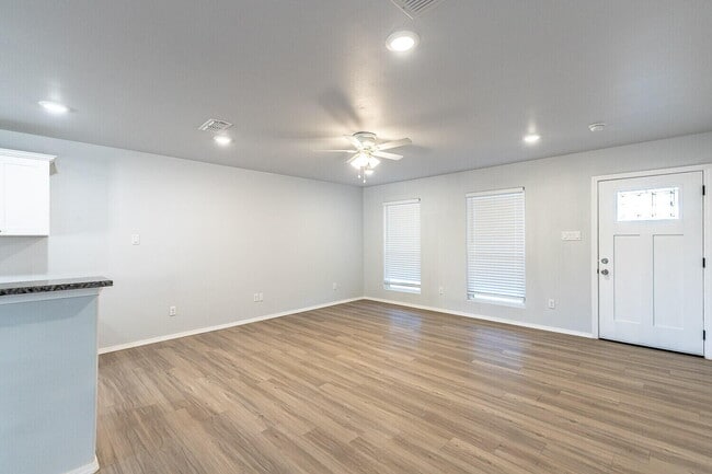 Photo - 8609 10th Pl