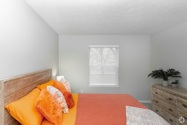 2BR, 2BA - 1200 SF