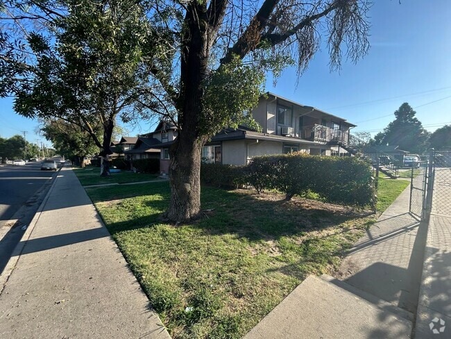 Building Photo - 816 Sutter Ave Unit #C Rental