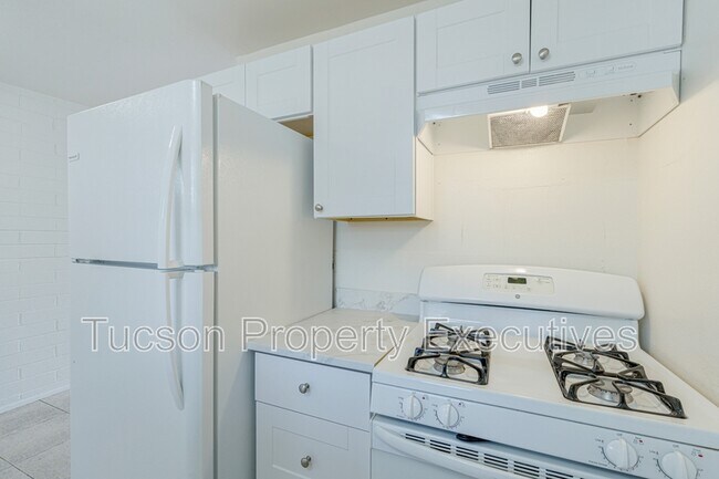 Photo - 4235 E Lee St