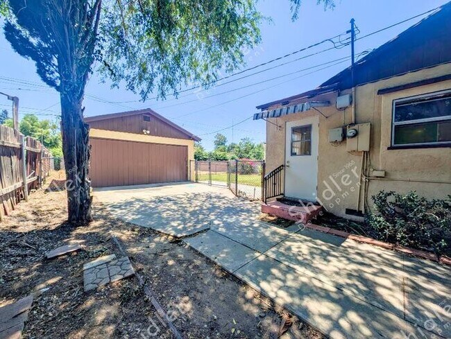 2 Bedroom 1 Bath and 2 Massive Yard in North San Bernardino