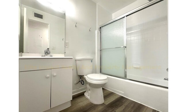 Photo - 301 W Helen St