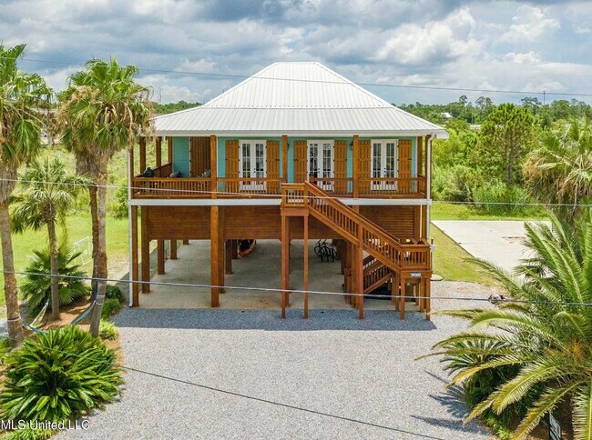 Photo - 218 Front St