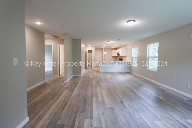 Photo - Beautiful Newly Built 3 Bedroom House! Available for Immediate Move in!