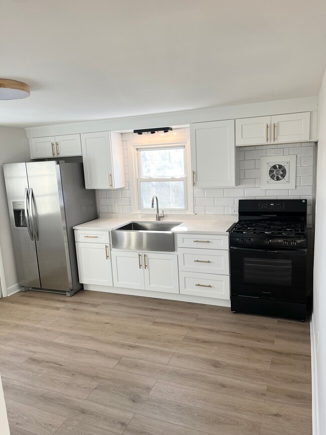 All brand new - 11 Beacon St Unit Quiet Commy