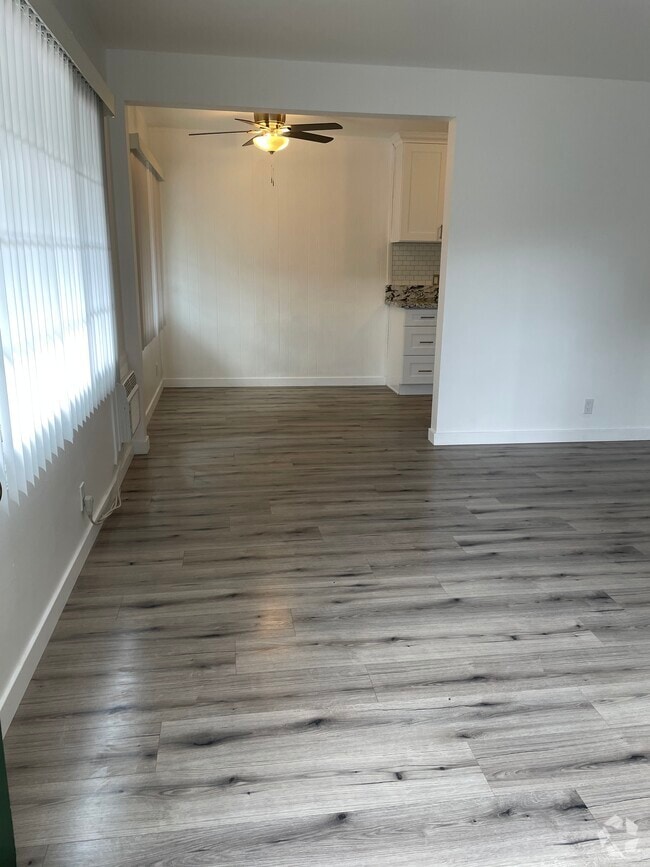 Building Photo - 12329 Oxnard St Unit 1 Rental