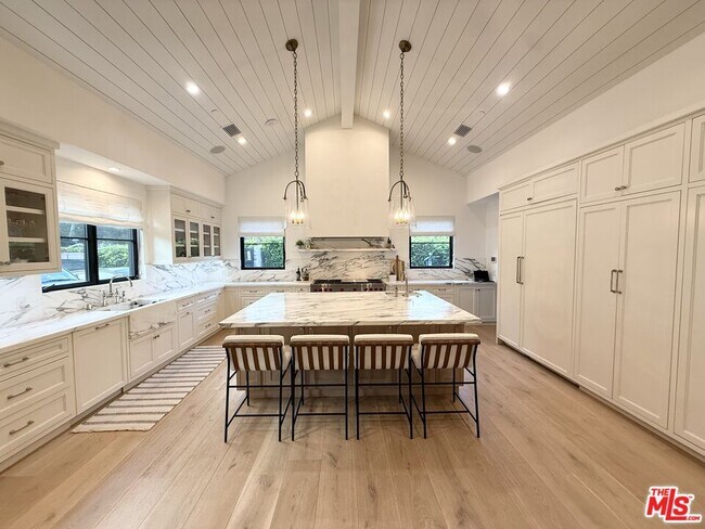 6025 Paseo Cyn Dr