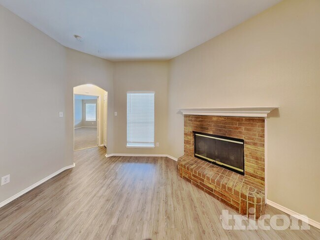 Photo - 1563 Nottingham Dr