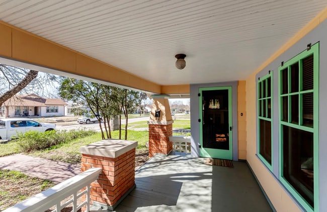 Photo - 331 Avant Ave