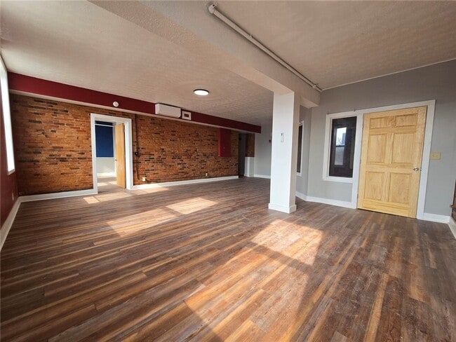 Photo - 27 E Main St