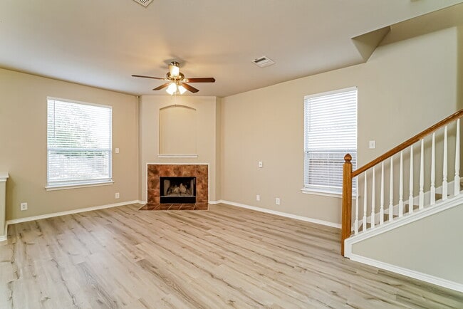 Photo - 552 Foxford Run Dr Casa