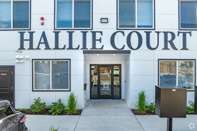 Entrada - Hallie Court Apartments