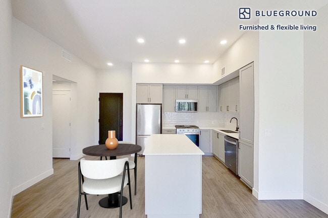 Photo - 185 S State College Blvd Unidad FL1-ID4344A