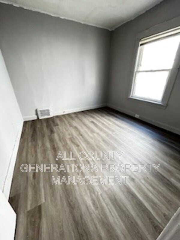 Photo - 1011 E 140th St