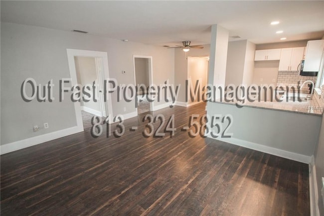 Photo - 226 SW Lincoln Cir N, St Petersburg Fl 33703 Unit Apt A