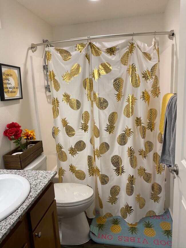 In room bathroom - 240 Onley Rd Unit 204-240 Room B