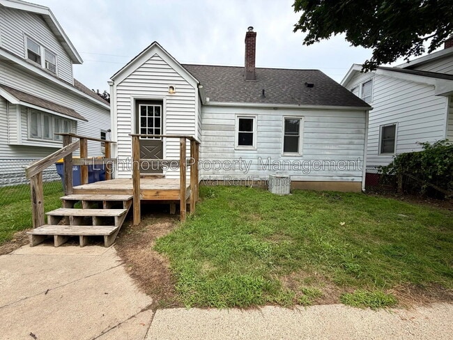Photo - 816 Webster St NW