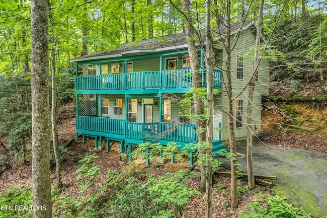 1052 Twin Oaks Rd