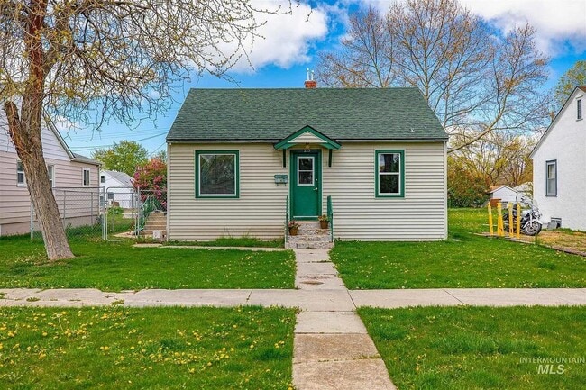 Building Photo - 215 S Juniper St