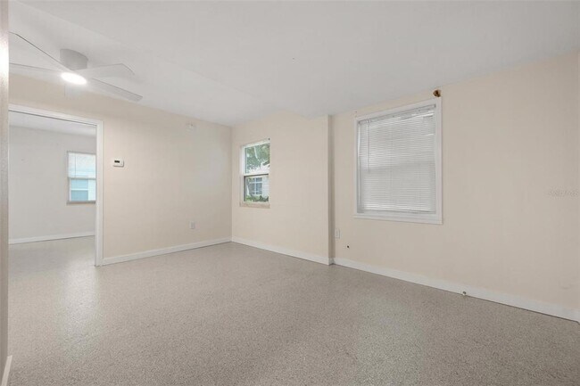 Photo - 308 Ohio Pl Unit 1