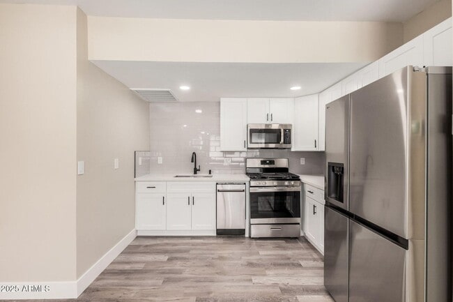 Photo - 3331 N 66th Pl Unidad 3