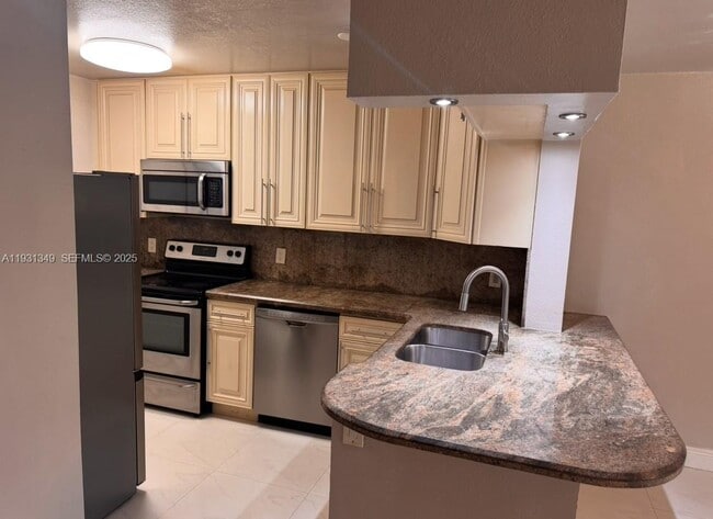 Photo - 2622 Riverside Dr Unit 2622