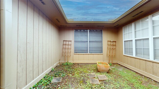 Photo - 1022 Manorglen Dr