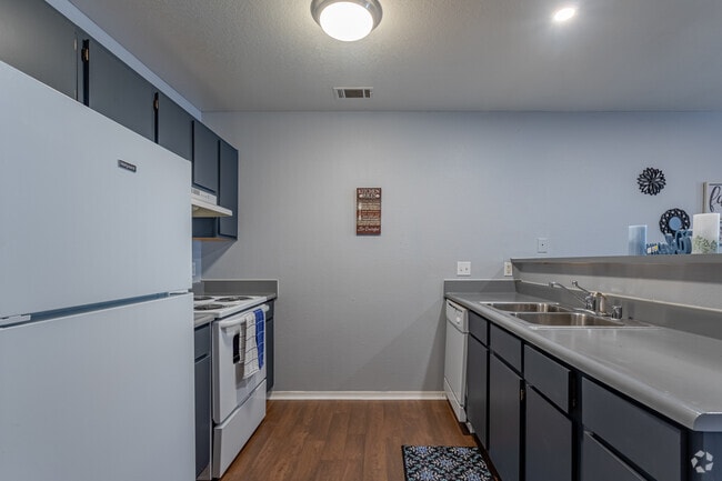 1BR, 1BA - 586 SF