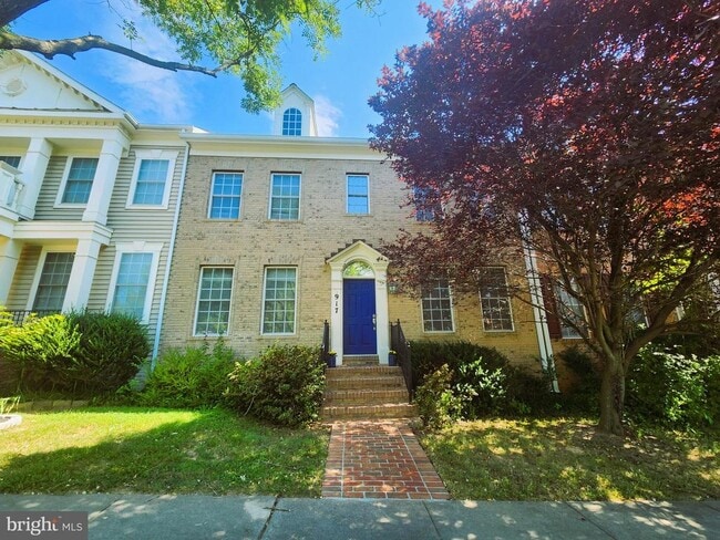 Building Photo - 917 Crestfield Dr Rental
