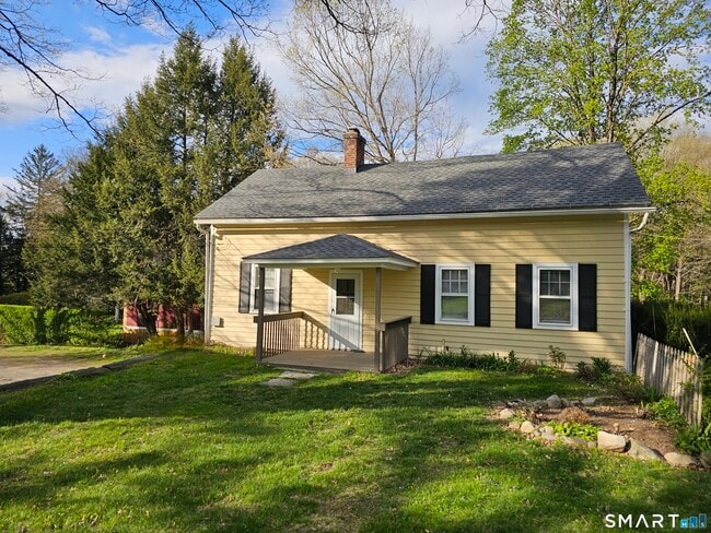 Building Photo - 17 Pleasant St