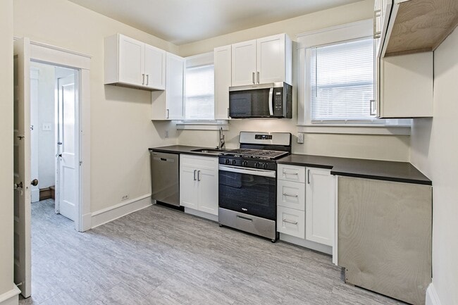 Photo - 2607 N Franklin St Unit 2607 North Franklin St Apt 1