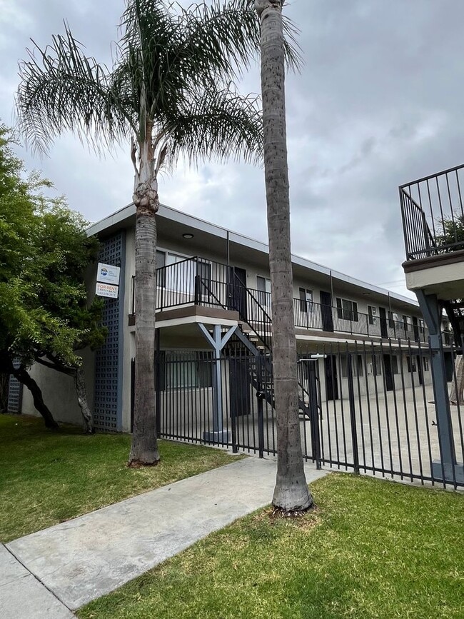Building Photo - BEAUTIFUL 2 BEDROOM 1 BATH UPSTAIRS, MOVE-IN READY! Unit 1604-07