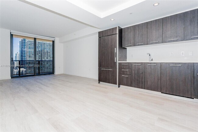 Photo - 45 SW 9th St Unidad 3204 Rental