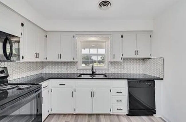 Photo - 725 W Brock St