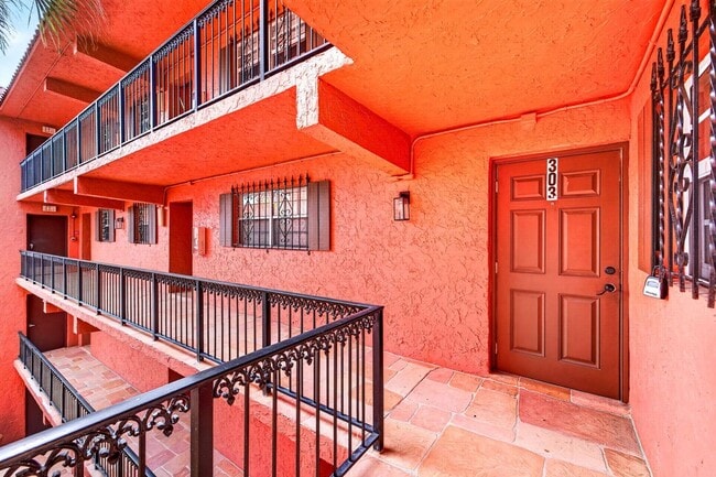 Photo - 660 Tennis Club Dr Unidad 303